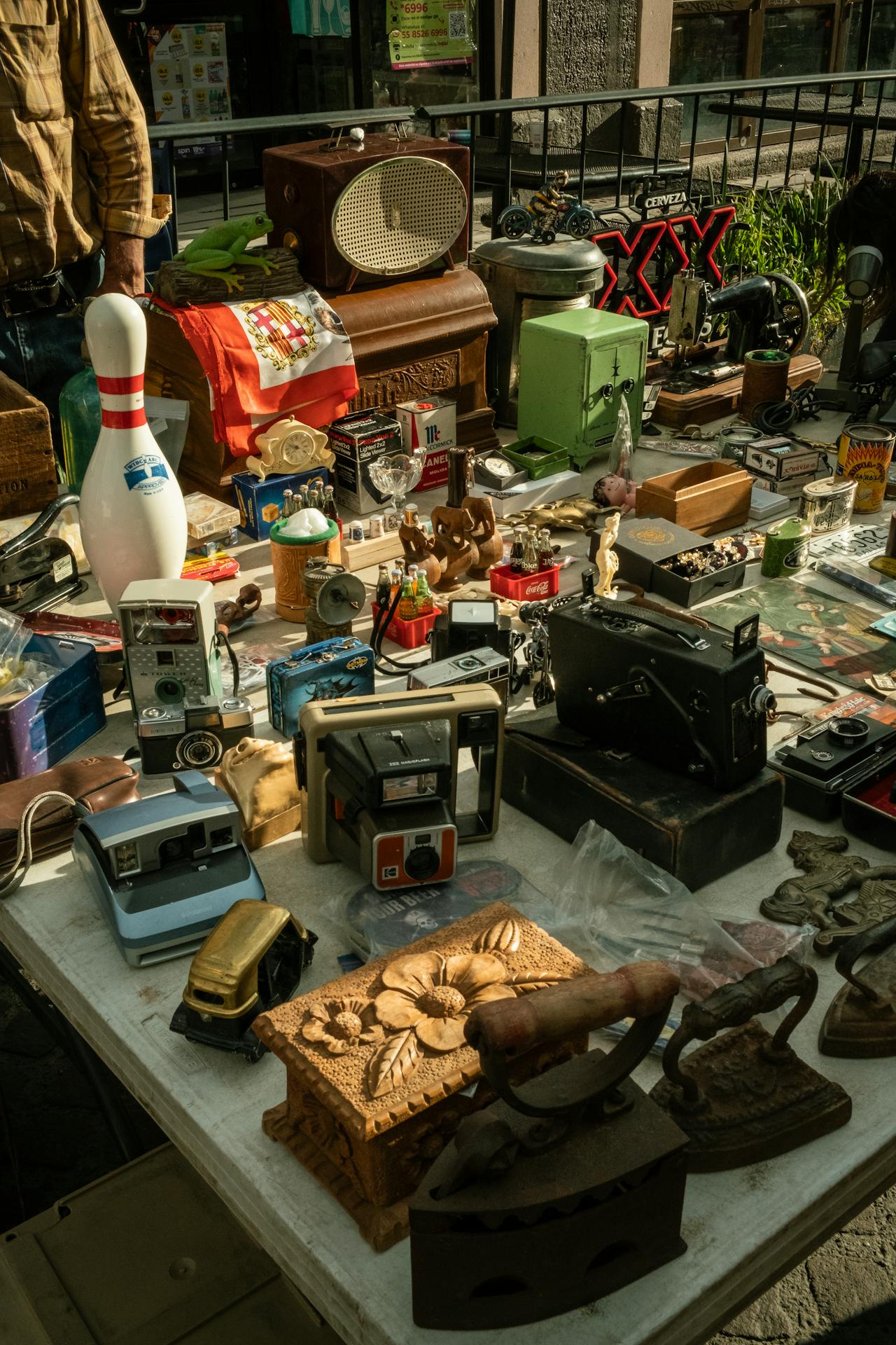 The Rise of Antique Buying in 2025: Why You Should Connect with Local Antique Buyers