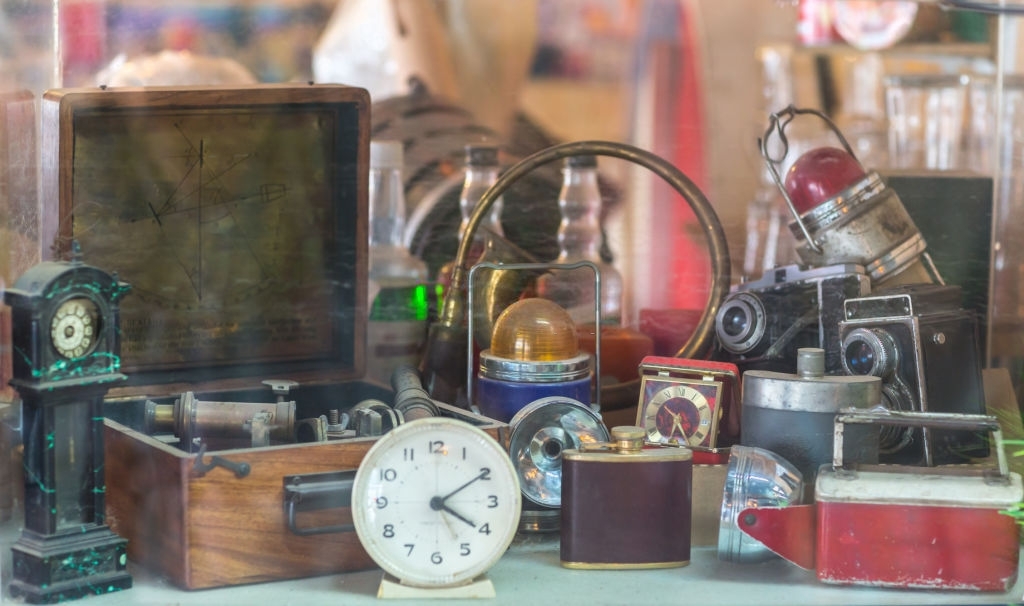 Why Working with Trusted Antique Dealers That Buy Is the Smart Choice