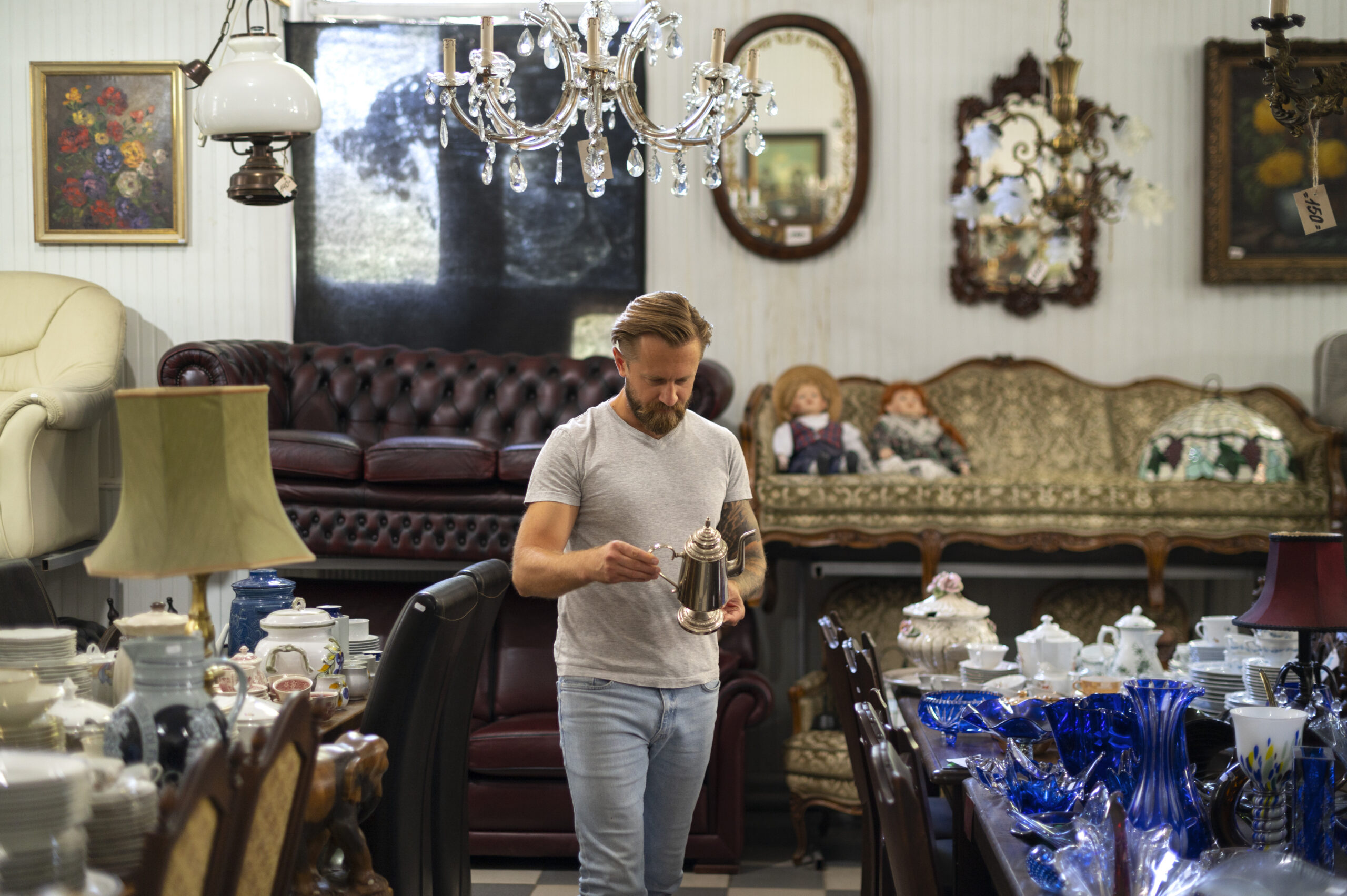 How We Make Selling Your Treasured Antiques Stress-Free in New York City