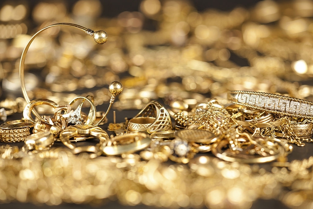 Inherited Jewelry to Valuable Treasures: Find the Right Antique Jewelry Buyer